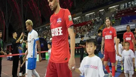 “热刺晋级八强引变，切尔西欧协联1／4决赛主客场顺序调整”